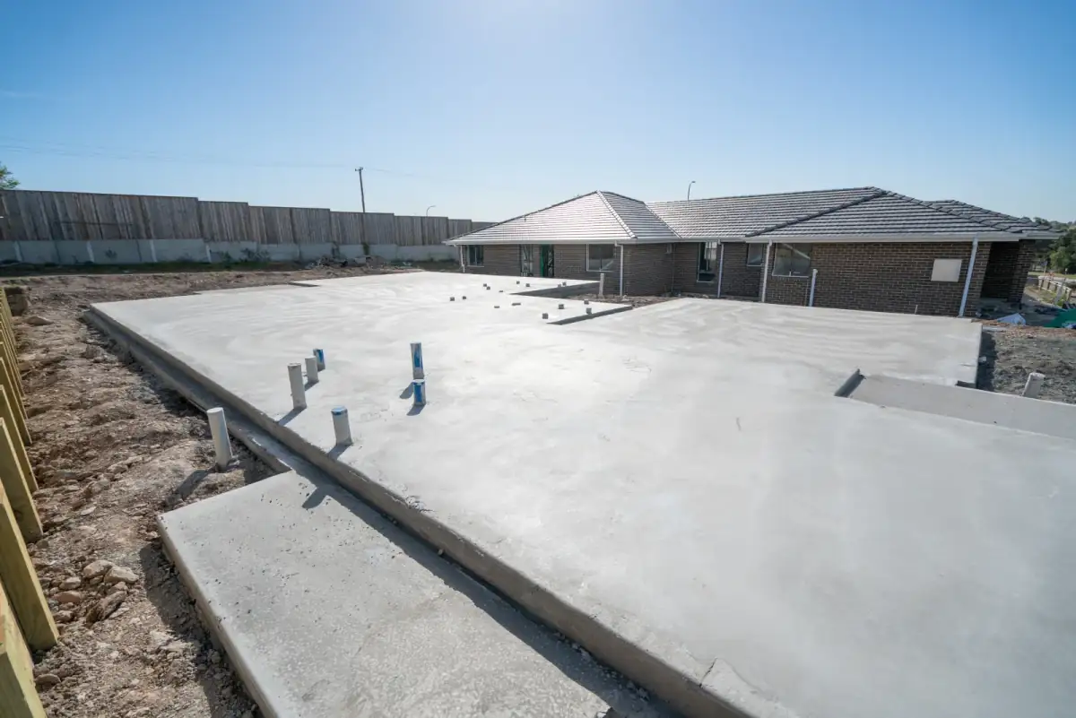Färdig betongplatta armerad med prefab armering
